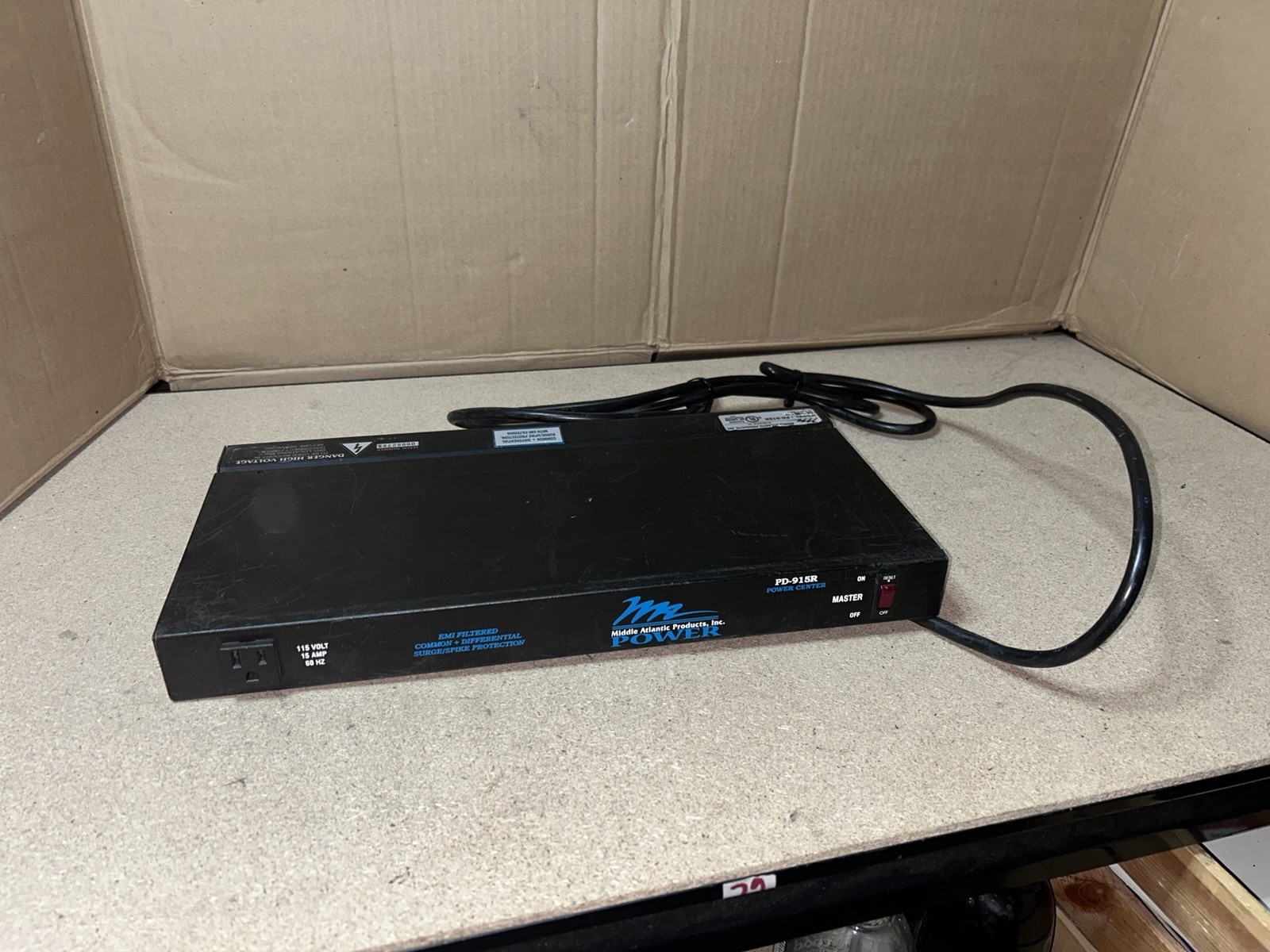 Middle Atlantic Products PD-915R 115V-15A 8-Port Rackmount Power Center