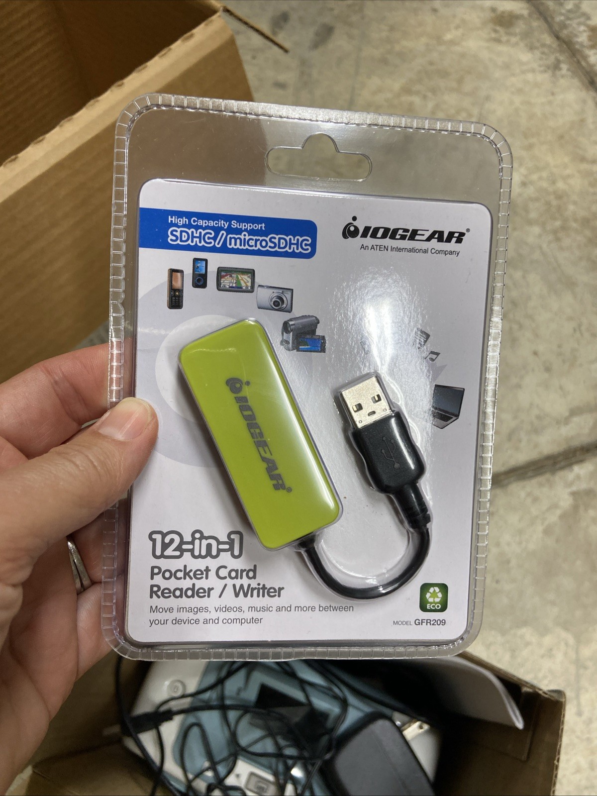 Iogear 12-in-1 Pocket Card Reader / Writer