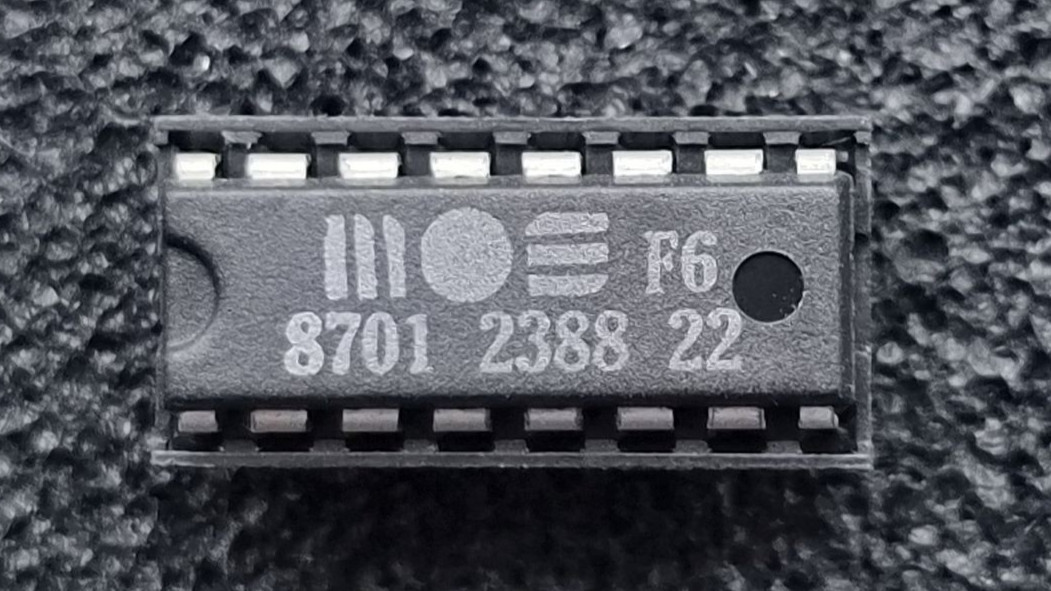 MOS 8701 Clock Generator SOCKETED Chip for Commodore 64 Timing Vintage IC