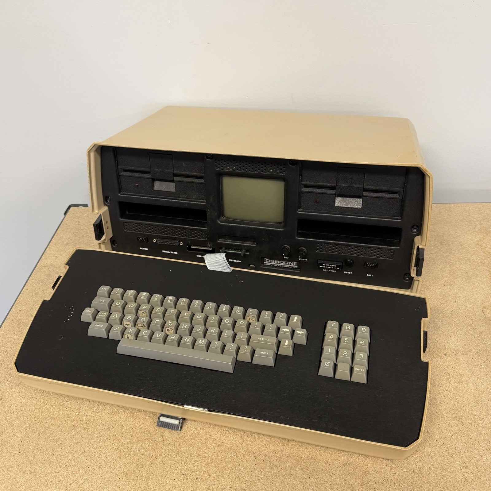 Osborne 1 01 Vintage Portable Computer For Parts Or Repair