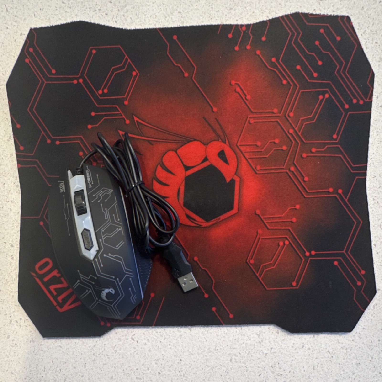 Orzly Hornet RX250-M Wired Gaming Mouse Adjustable DPI + Mouse Pad Black Red