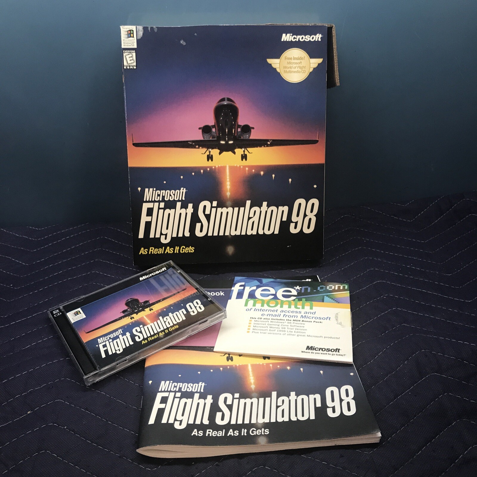 Microsoft Flight Simulator 98 PC Game with Pilot Handbook (New See Description)