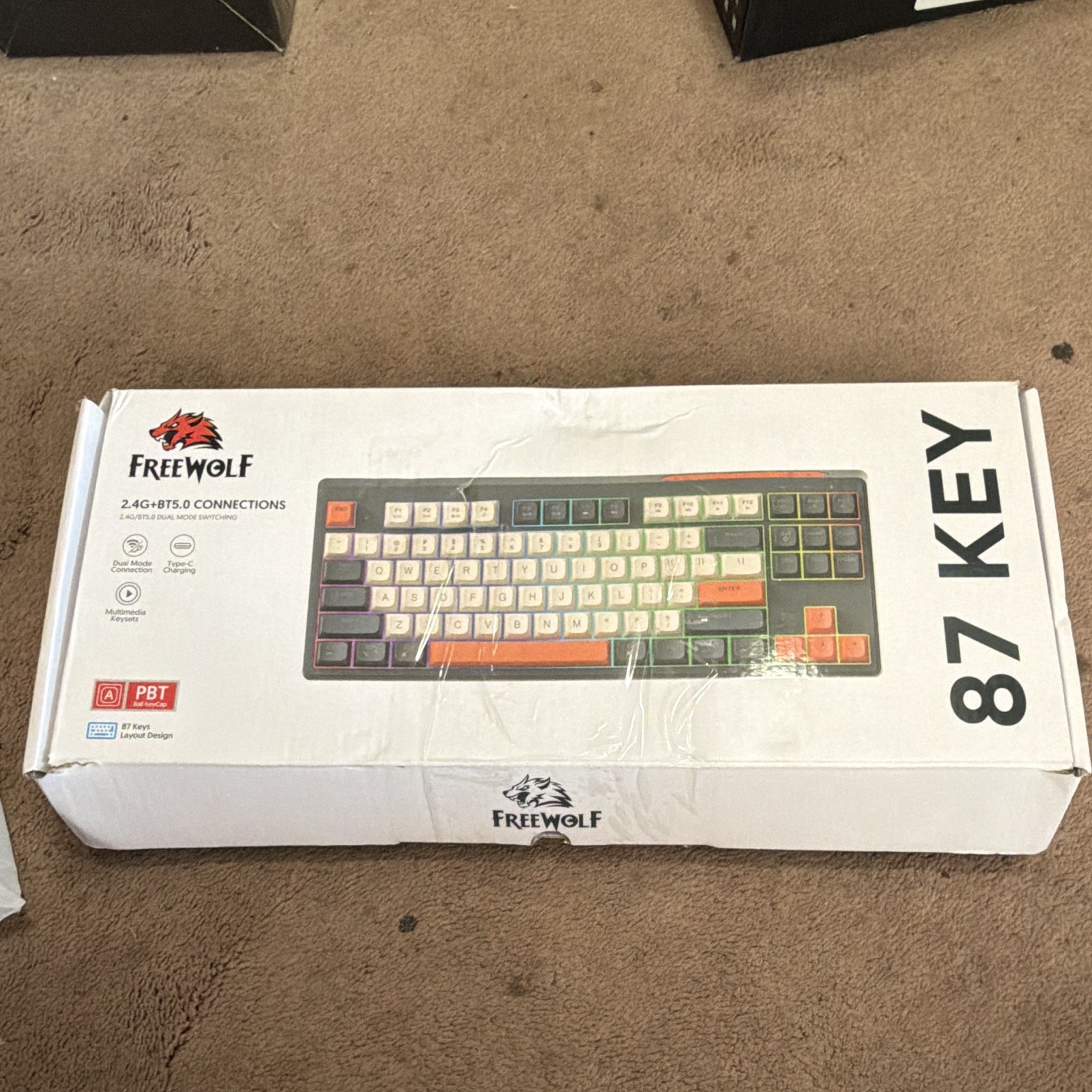 FREEWOLF M87 Wireless Gaming Keyboard, space-saving 87-key Tenkeyless layout.