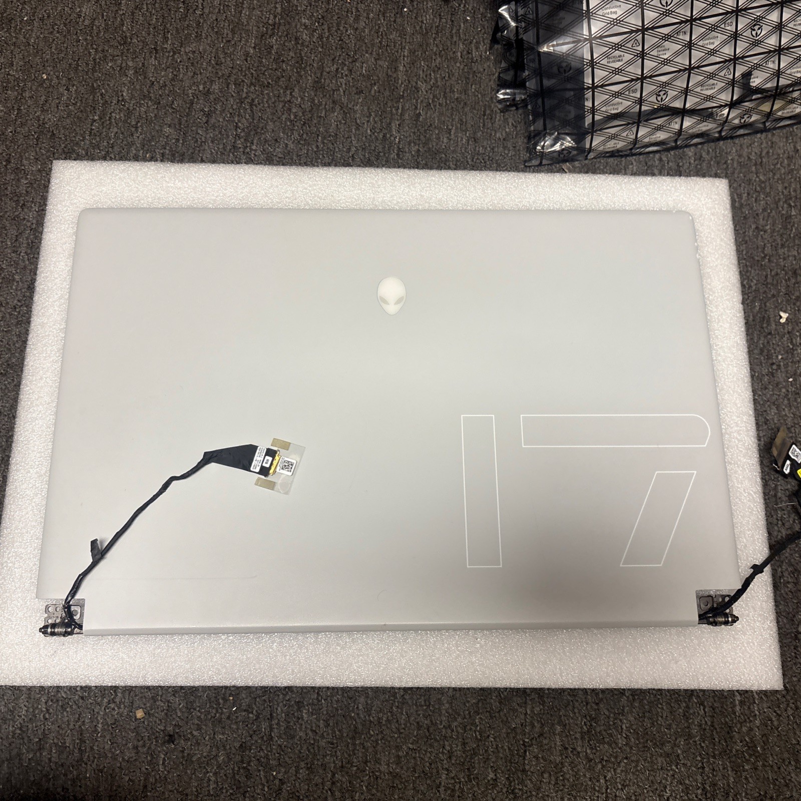 Dell ALIENWARE X17 R1 R2 17.3" FHD SCREEN 7YGDK 1Y65F 3D2FF PXH4R See Picture M4