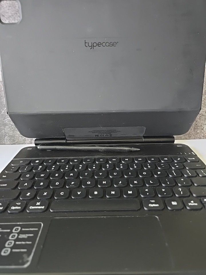 Typecase Edge KB206 iPad Keyboard Case w/ Trackpad & Backlight – Great Condition