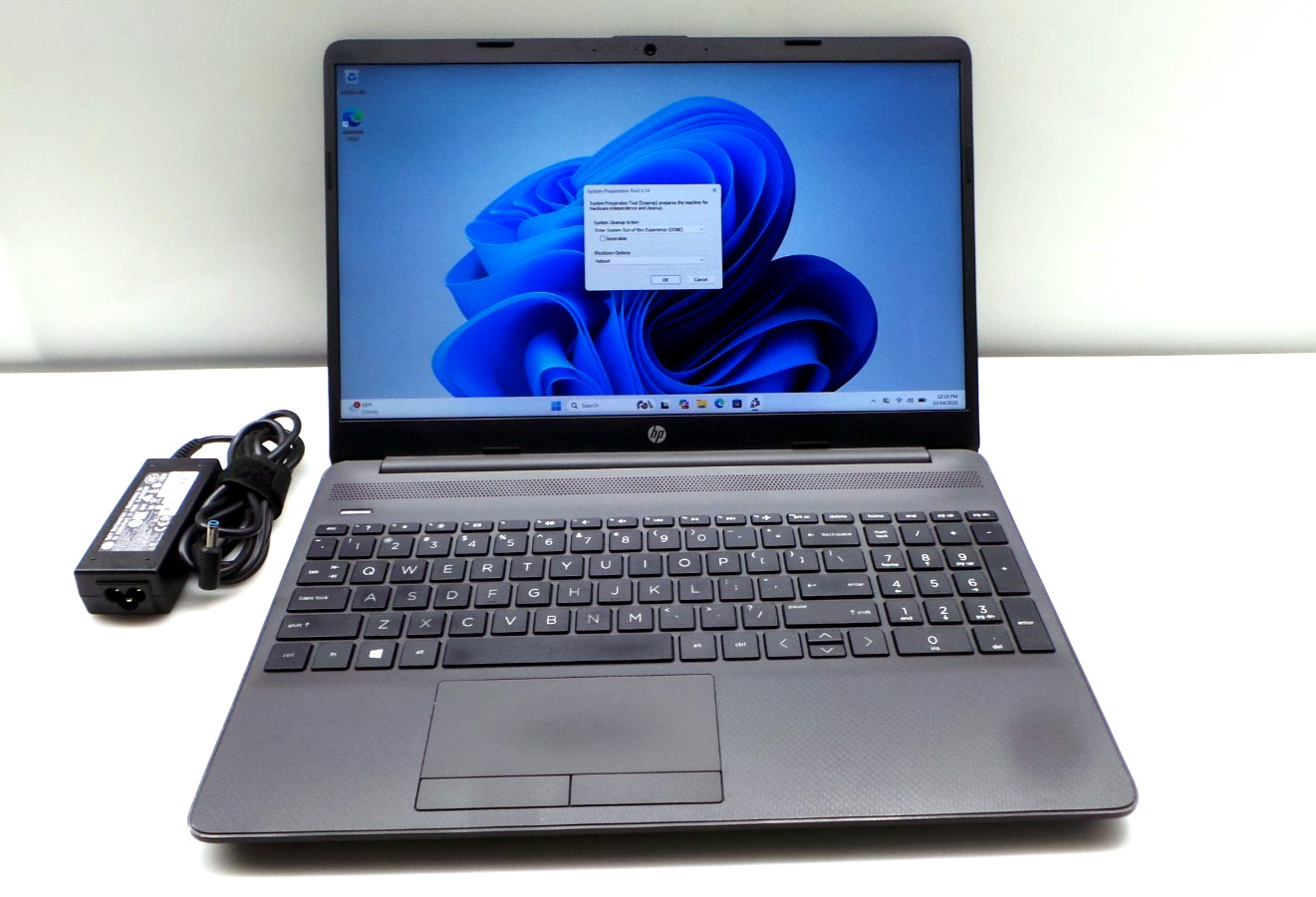 HP 250 G8 Notebook PC 15.6" | i5-1135G7 2.4GHz | 16GB RAM 256GB SSD | ***READ***