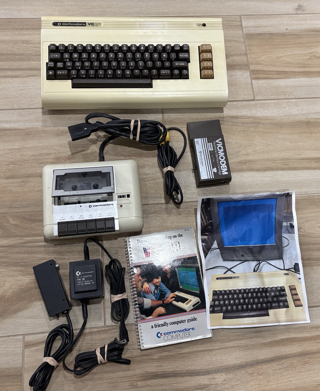 Vintage Commodore Vic 20 Bundle