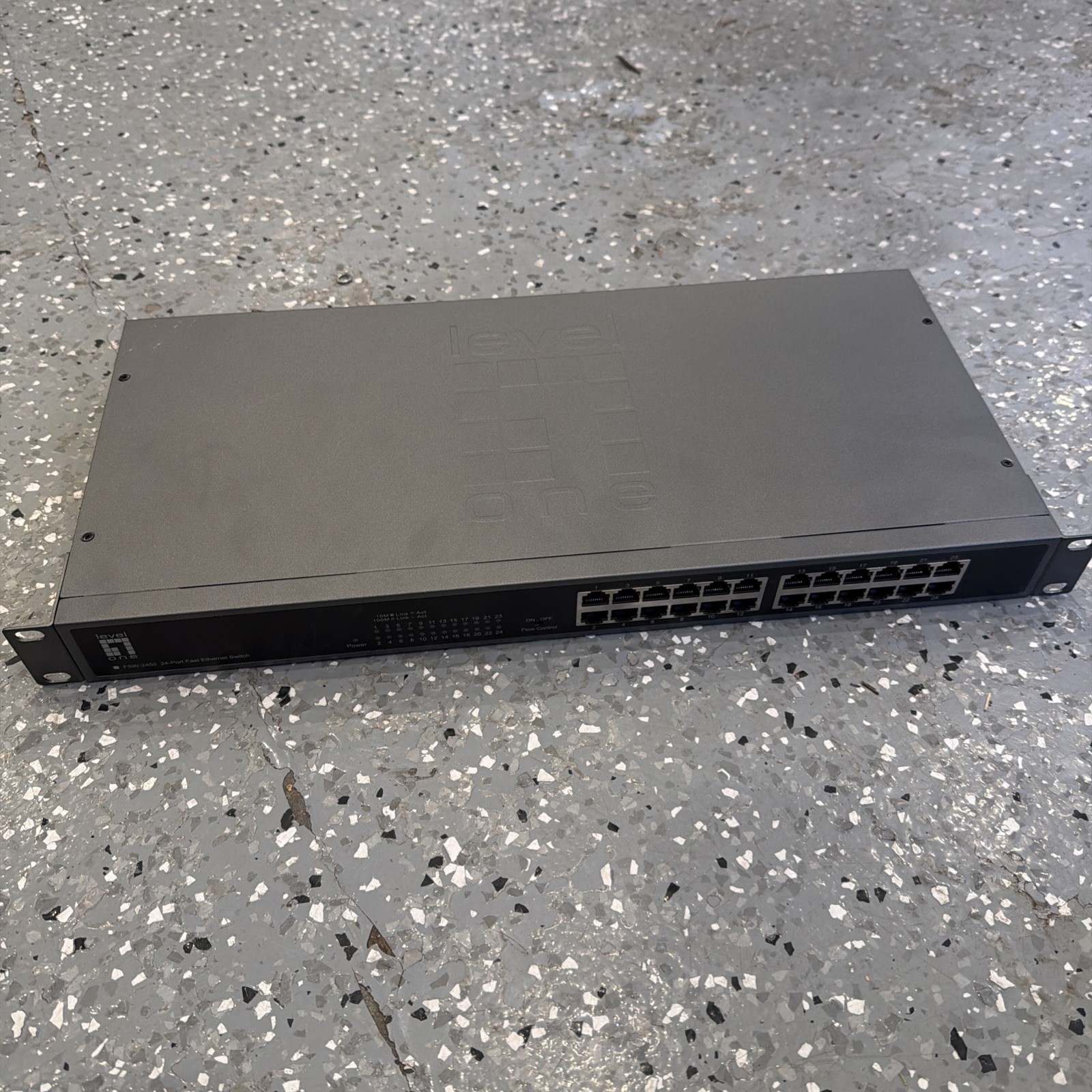 LevelOne FSW-2450 24-Port 10/100 Fast Ethernet Network Switch Rackmount