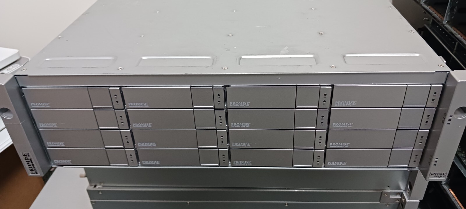 Promise vtrak E630F San Array  , no controllers