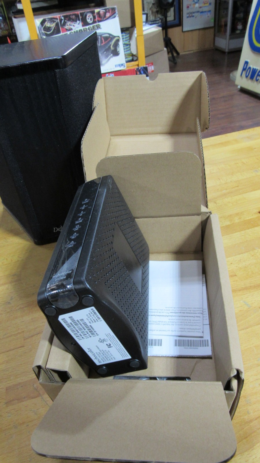 CISCO  DPC3216 DOCSIS 3.0 16x4 Cable Modem W/ Embedded voice  READ NO A/C ADPTER