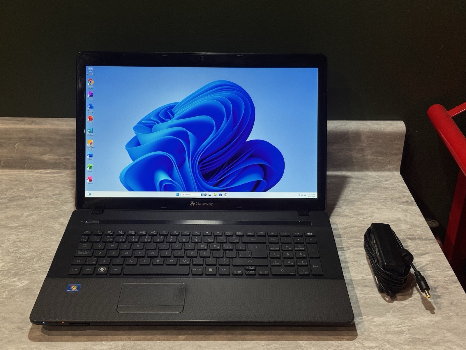 Gateway NV75S07h Laptop AMD A8-3510MX 1.8GHz 8gb RAM 240gb SSD 500gb HDD Win 11