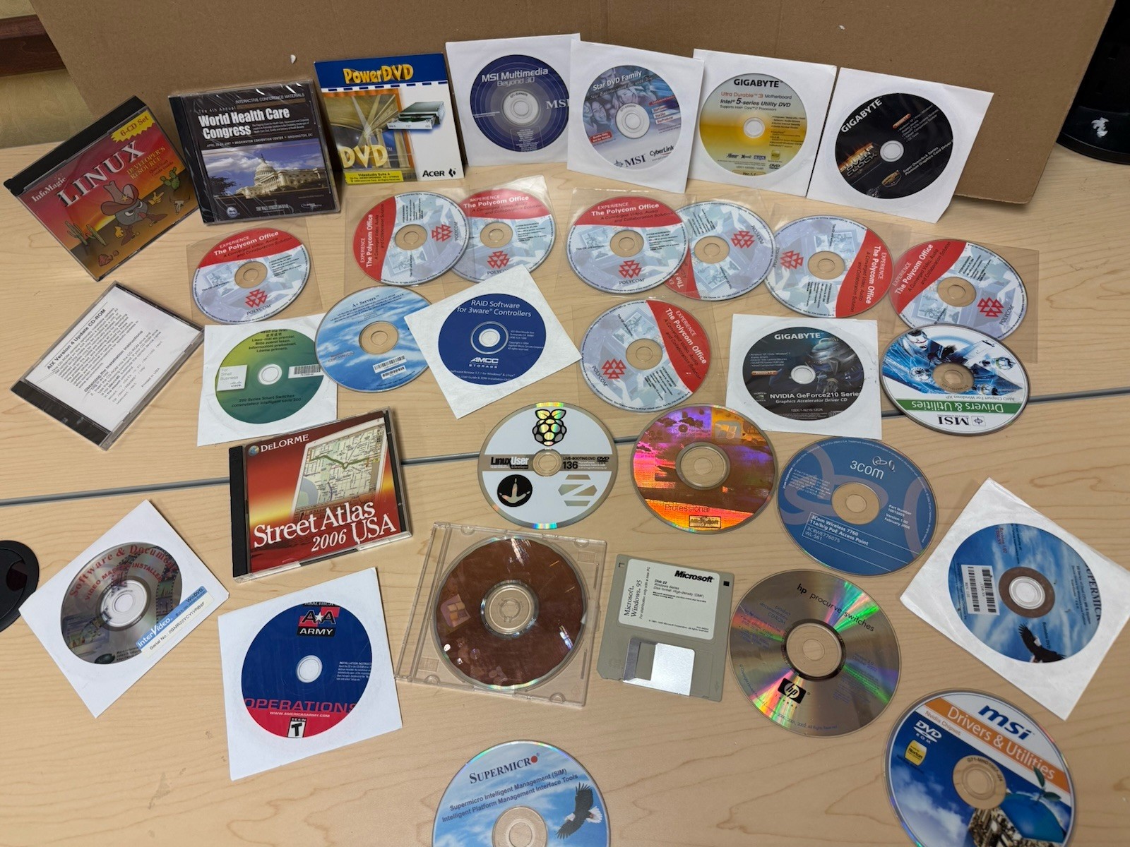 Vintage Software Disc & Media Collection Lot - Windows XP 95 Linux Driver CDs