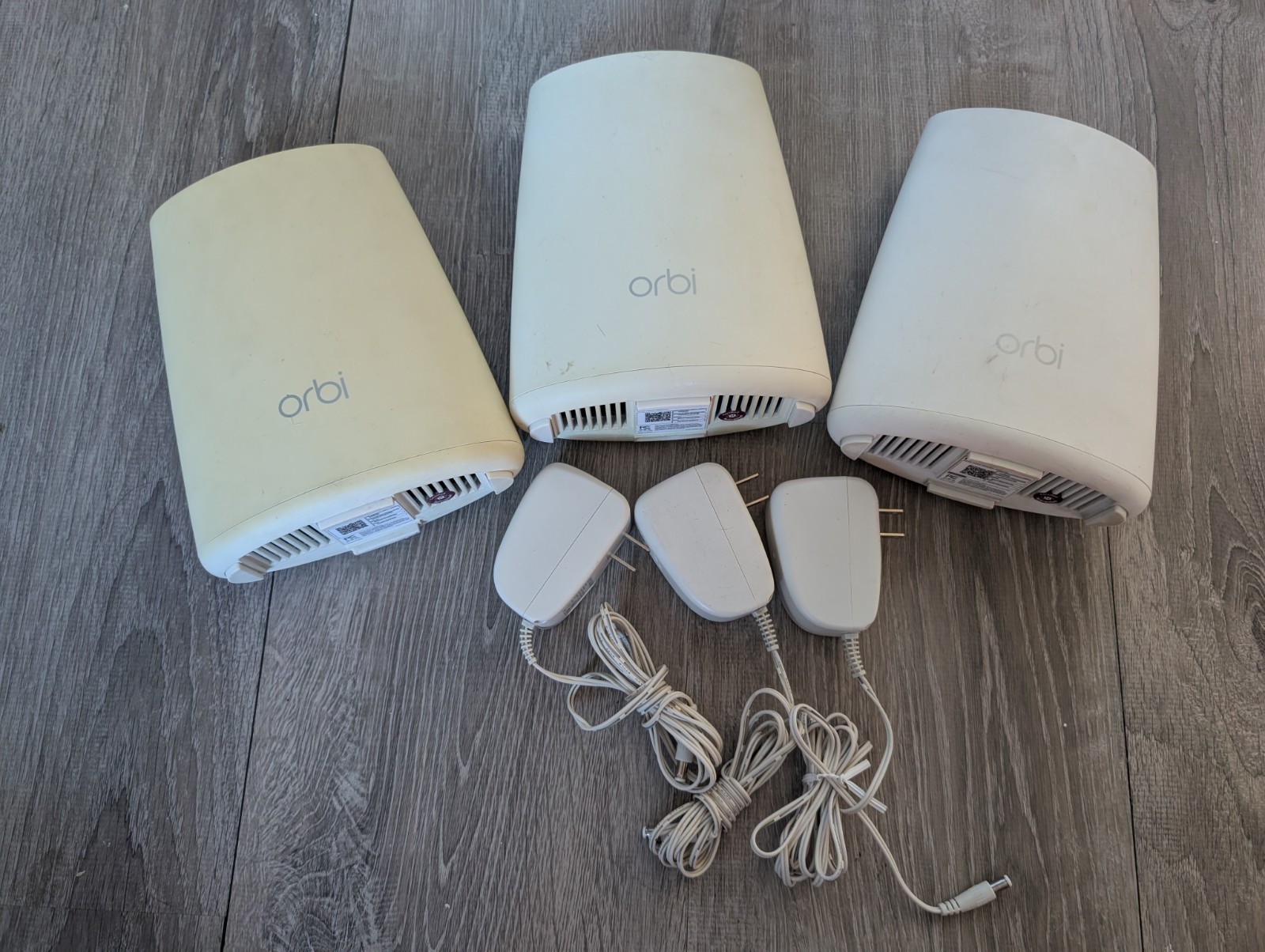 NETGEAR Orbi Mini RBR40 Router & 2x RBS40 Satellite AC2200 Tri-Band Mesh Wi-Fi