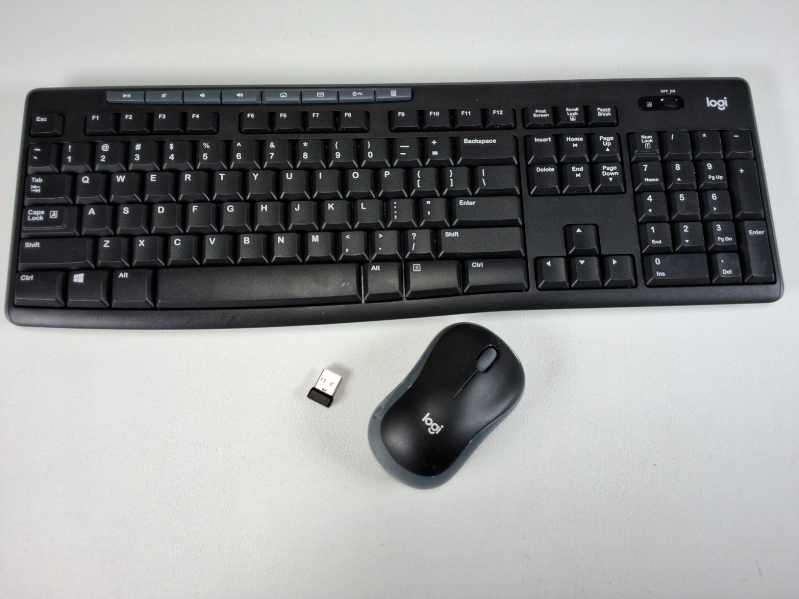 Logitech K270 Wireless Keyboard, Mouse & Dongle Clean & Barely Used Combo Bundle
