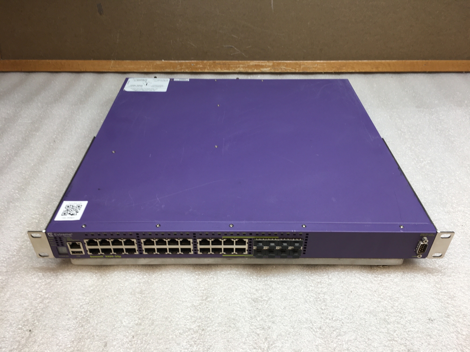 Extreme Networks Summit X460-24p 24-Port Network Gigabit Switch with Rack Ears