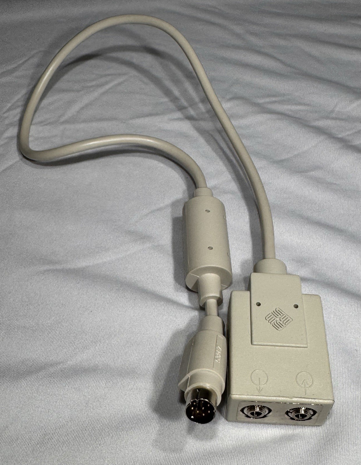Sun Microsystems  Audio Cable Adapter 8-pin Mini-DIN to 2 Audio pn 530-1594-01
