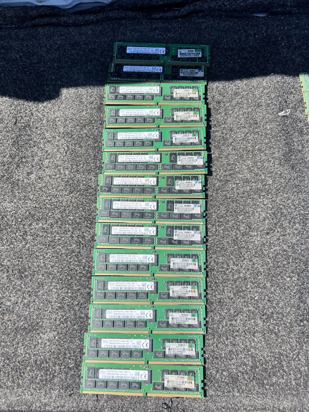Lot Of 14 SK Hynix Server Memory 32GB  RAM DDR4, Mixed speeds