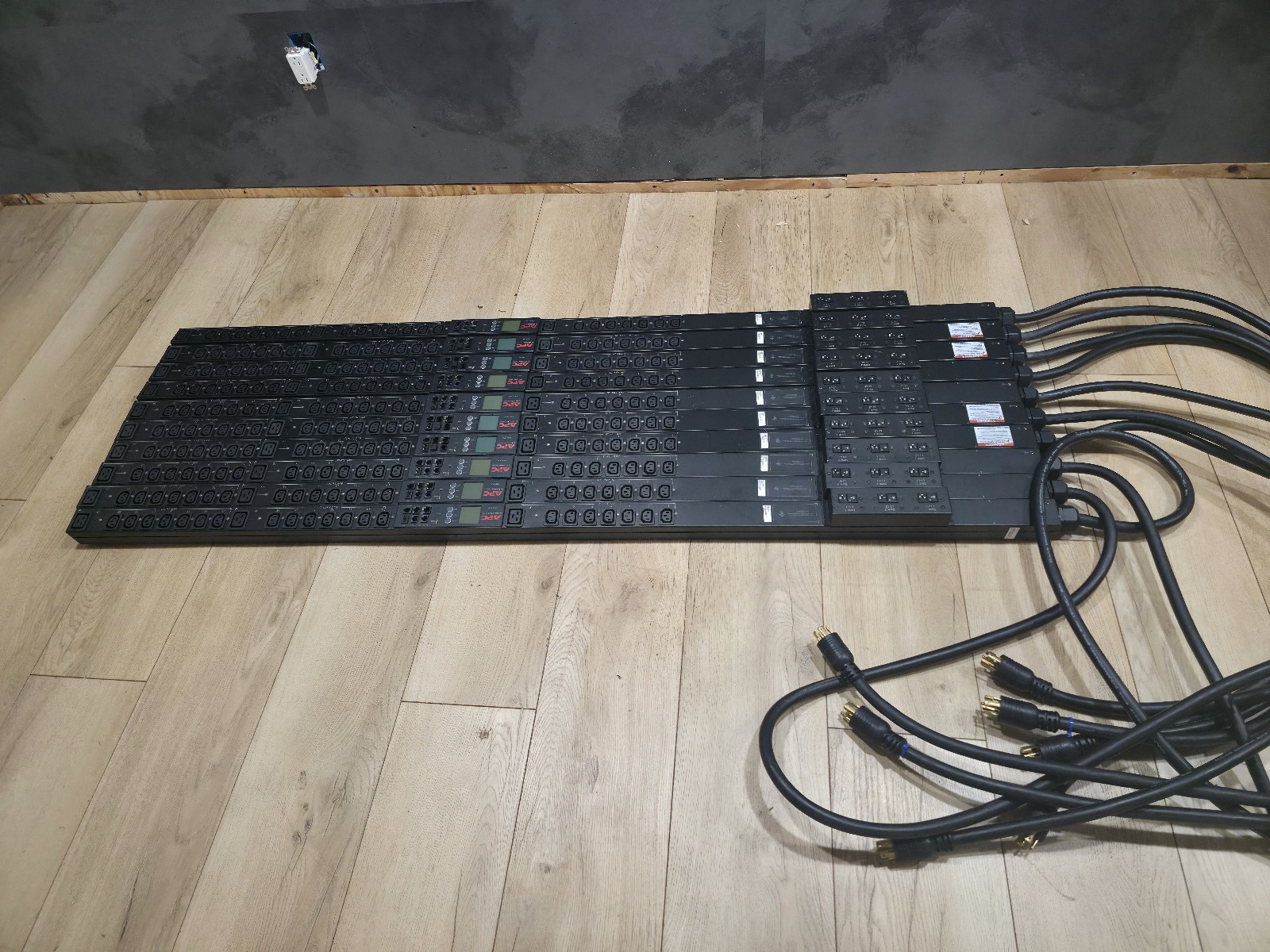 Lot of 10x APC AP8965 Rack PDU Switched Power Distribution Unit Romote Control