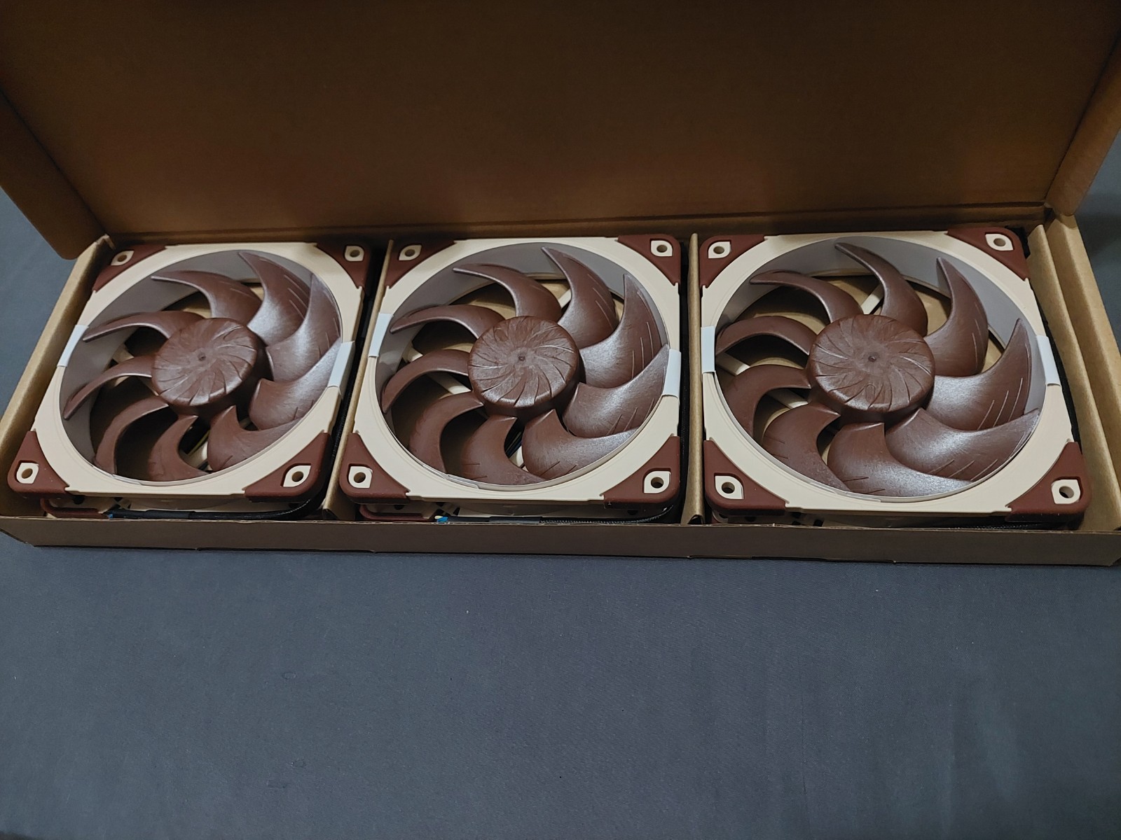 Noctua NF-A12x25 G2 PWM (3-Pack) Computer Case Fan 120mm 4-Pin 12V - Brown