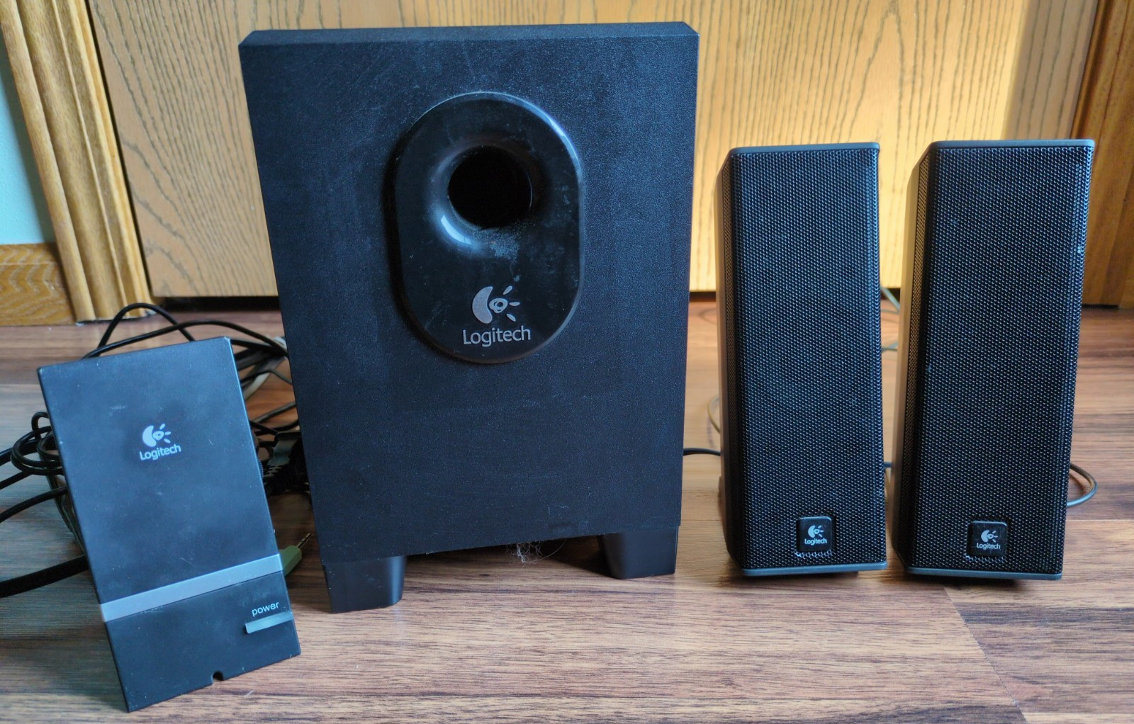 Logitech X-240 2.1 Surround Sound System Black Full Set **AS IS - READ**