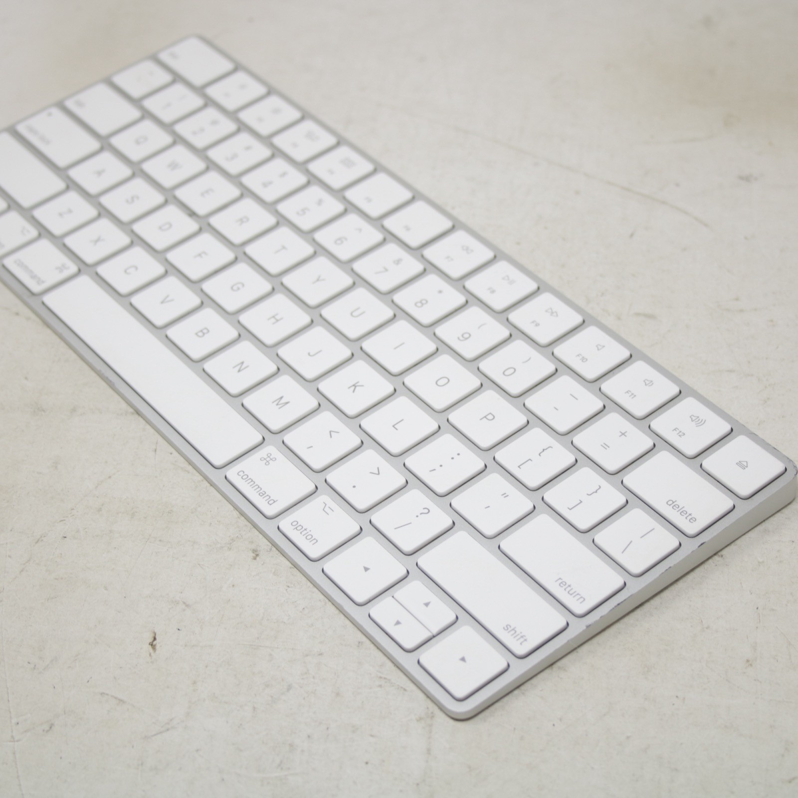 Apple A1644 Wireless Magic Keyboard - White