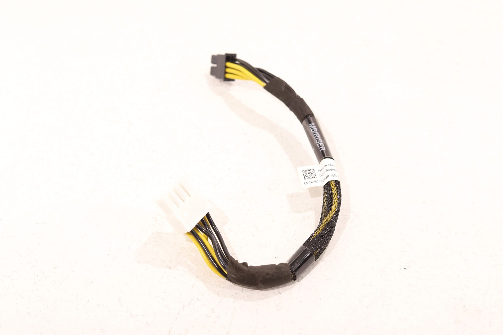 Dell PowerEdge R740 / R740XD 8-Pin to 8-Pin GPU Power Cable Dell P/N: 04VPD3