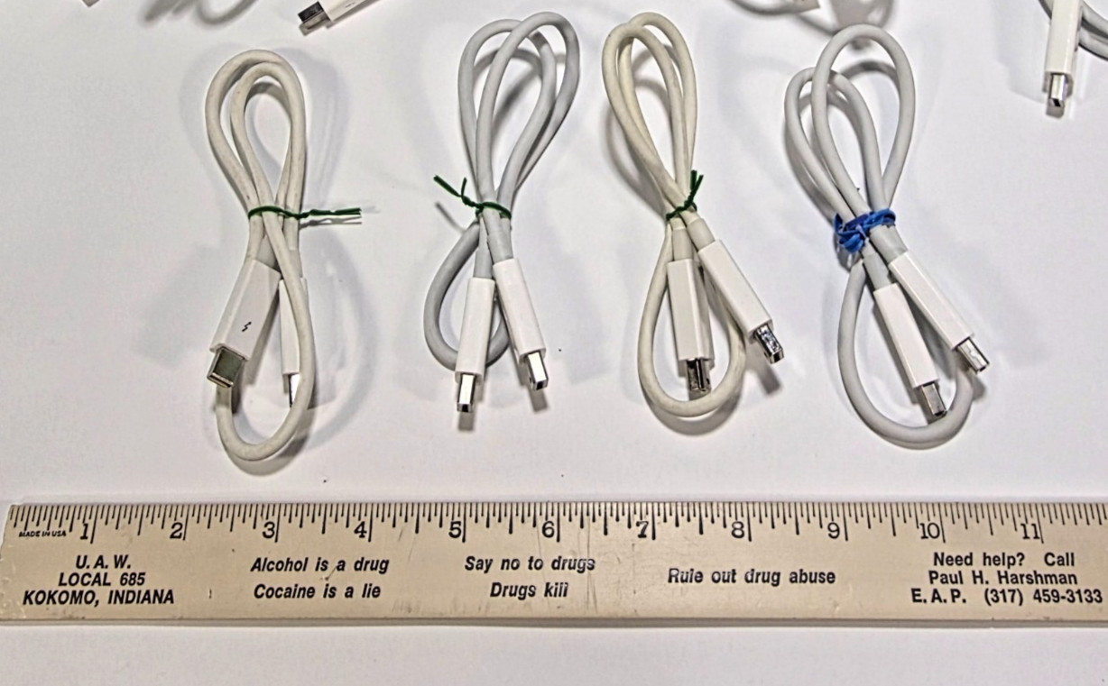 Apple Thunderbolt 1 2 Cable White Mini DisplayPort Style 18" Short Cord