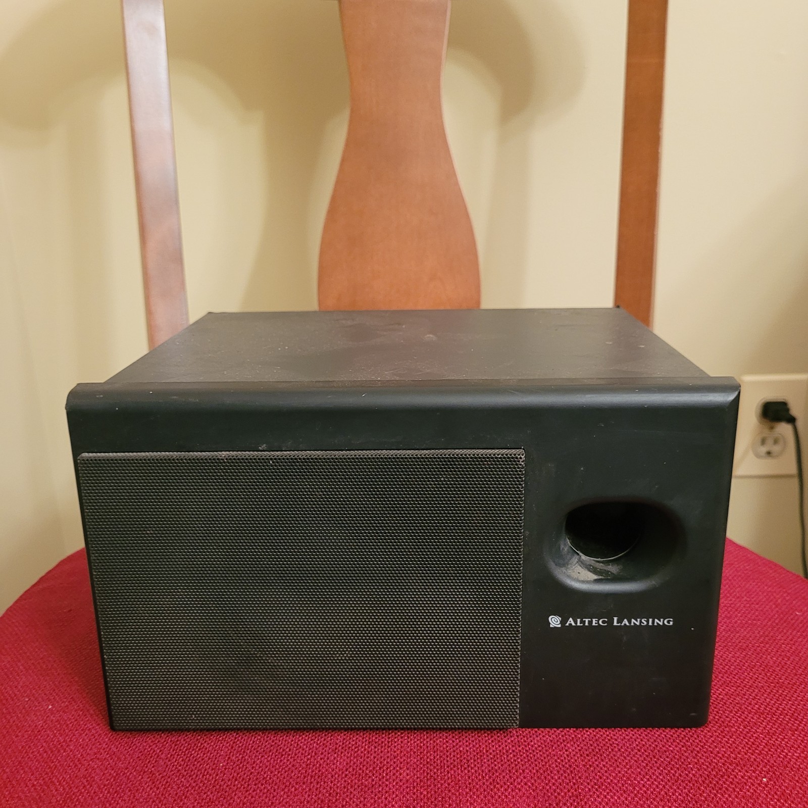 Altec Lansing Amplified Speaker System Subwoofer Model Vs-2121 TESTED