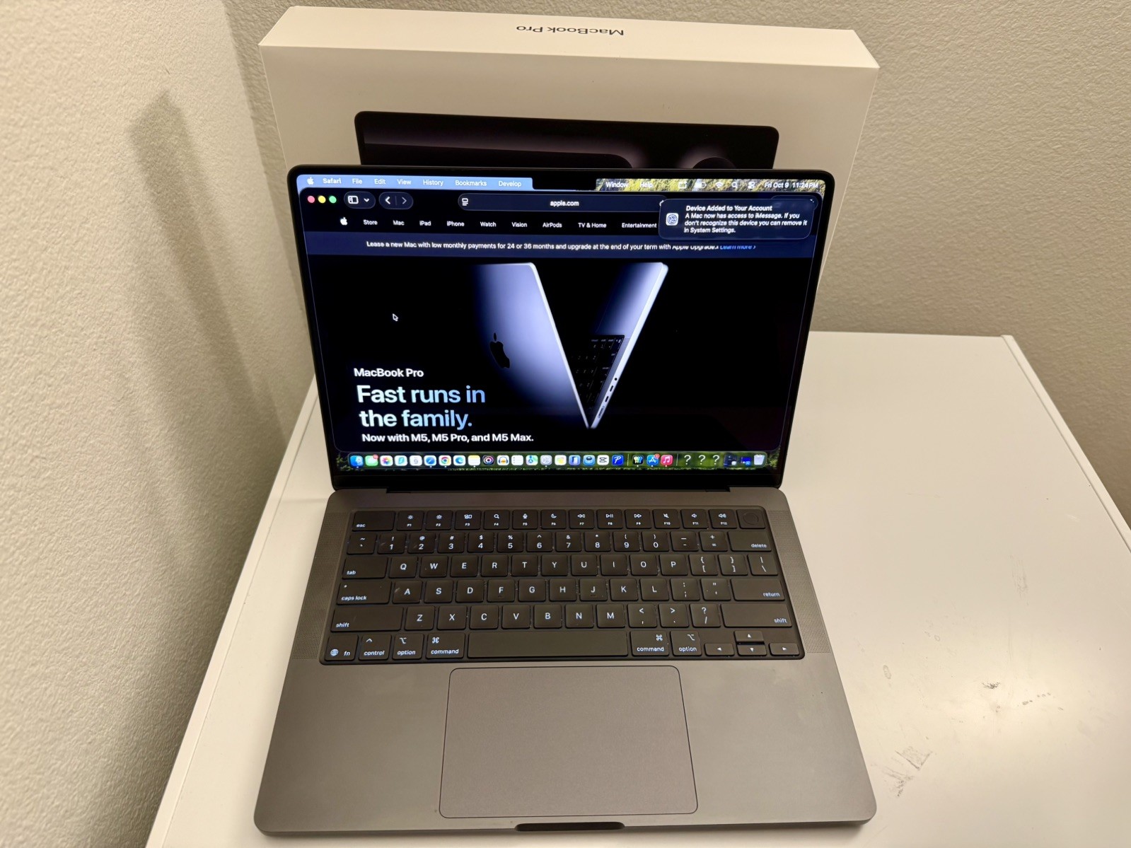Apple MacBook Pro 14" - M5 10-core CPU & GPU - 24GB RAM 1TB SSD Black MDE34LL/A