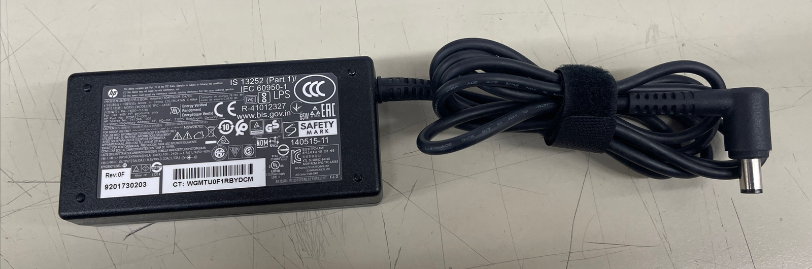 OEM HP 65W AC Power Adapter / Part No: 929817-001 Model No: TPC-LA581