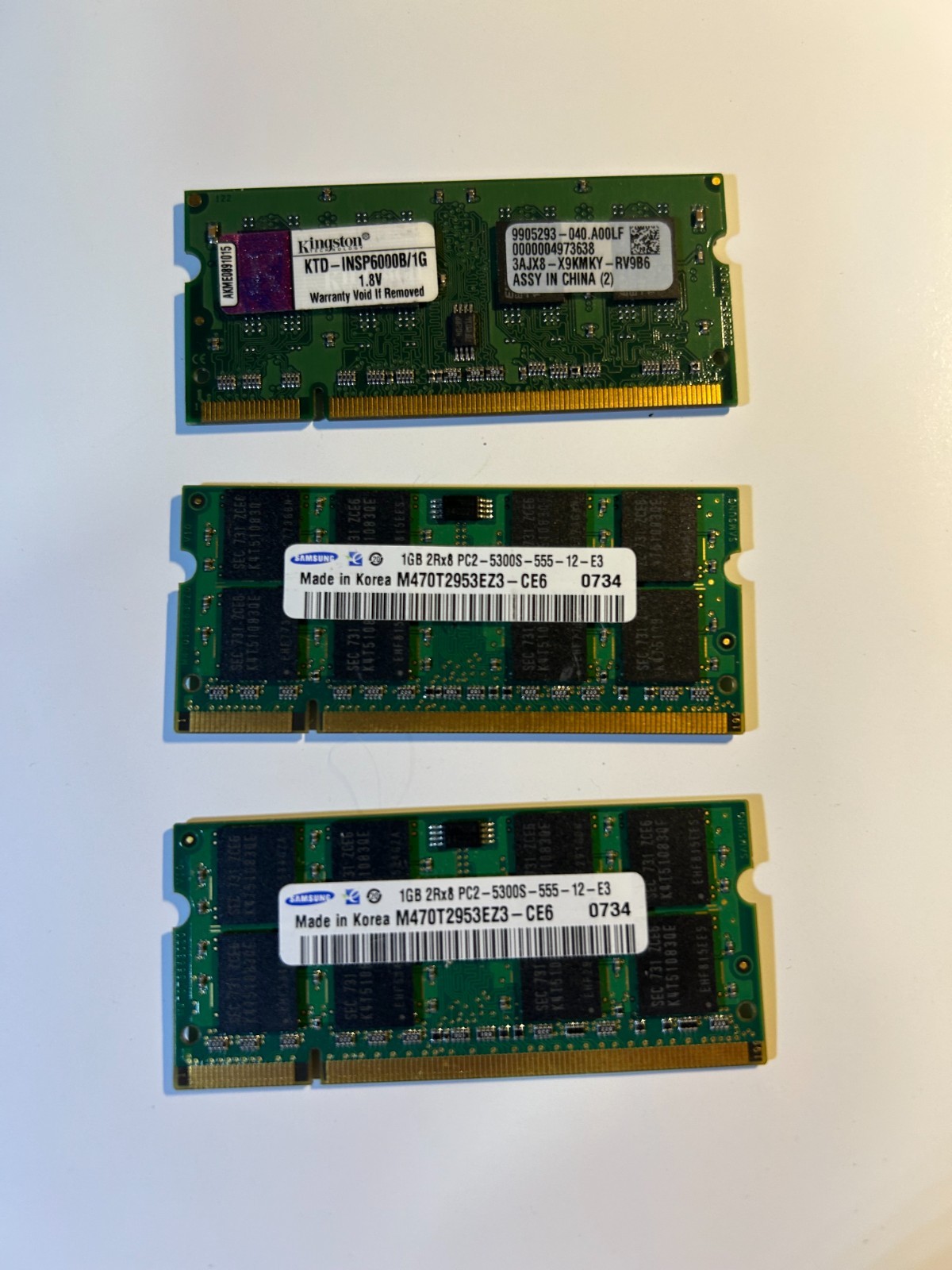 Samsung PC2-5300 (DDR2-667) 2 GB SO-DIMM 667 MHz PC2-5300 DDR2 Memory...