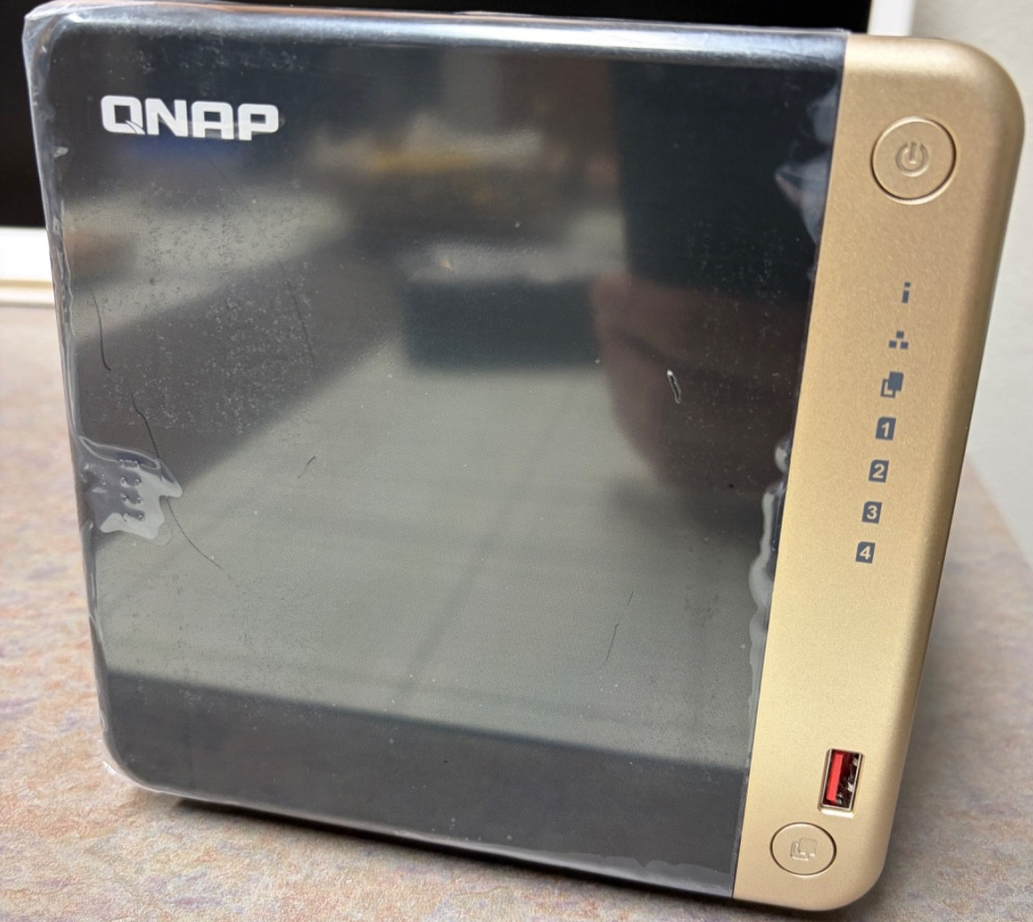 QNAP TS-464 4-Bay NAS Enclosure Diskless Storage System (TS-464-16G-US) Black