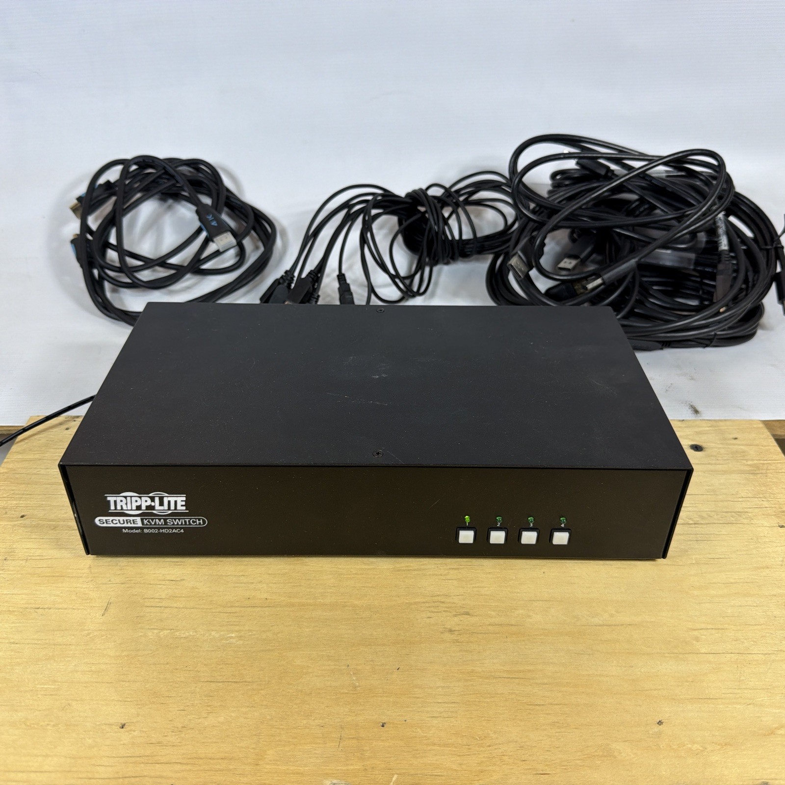 Tripp-Lite Secure KVM Switch Model B002 – HD2AC4