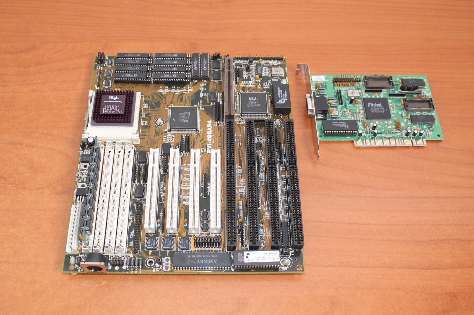 Retrocomputer - 486DX2 Overdrive / 8 Mb Ram / Vesa Local Bus / PCI 256KB Cache