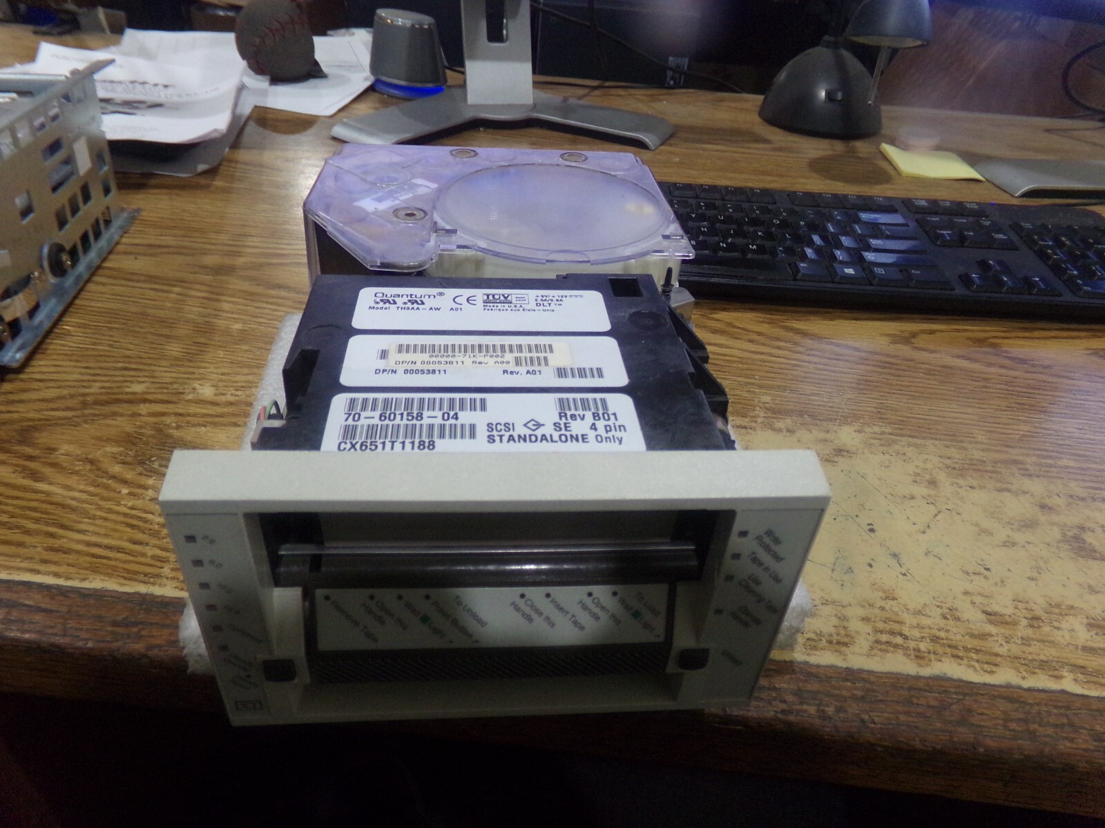 Digital Equipment / Quantum DEC Model: 70-60158-04 / TH8AA-AW A01 Tape Drive