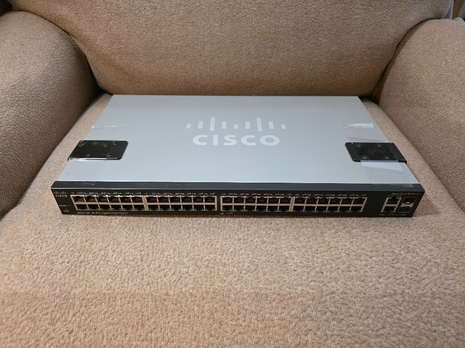 Cisco Small Business 200 Series SLM2048T-V02 Smart Gigabit Switch SG200-50 +Ears