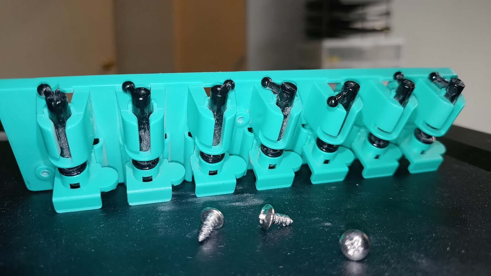 7-Slot Internal PCI Retention Bracket for an ATX Server Chassis