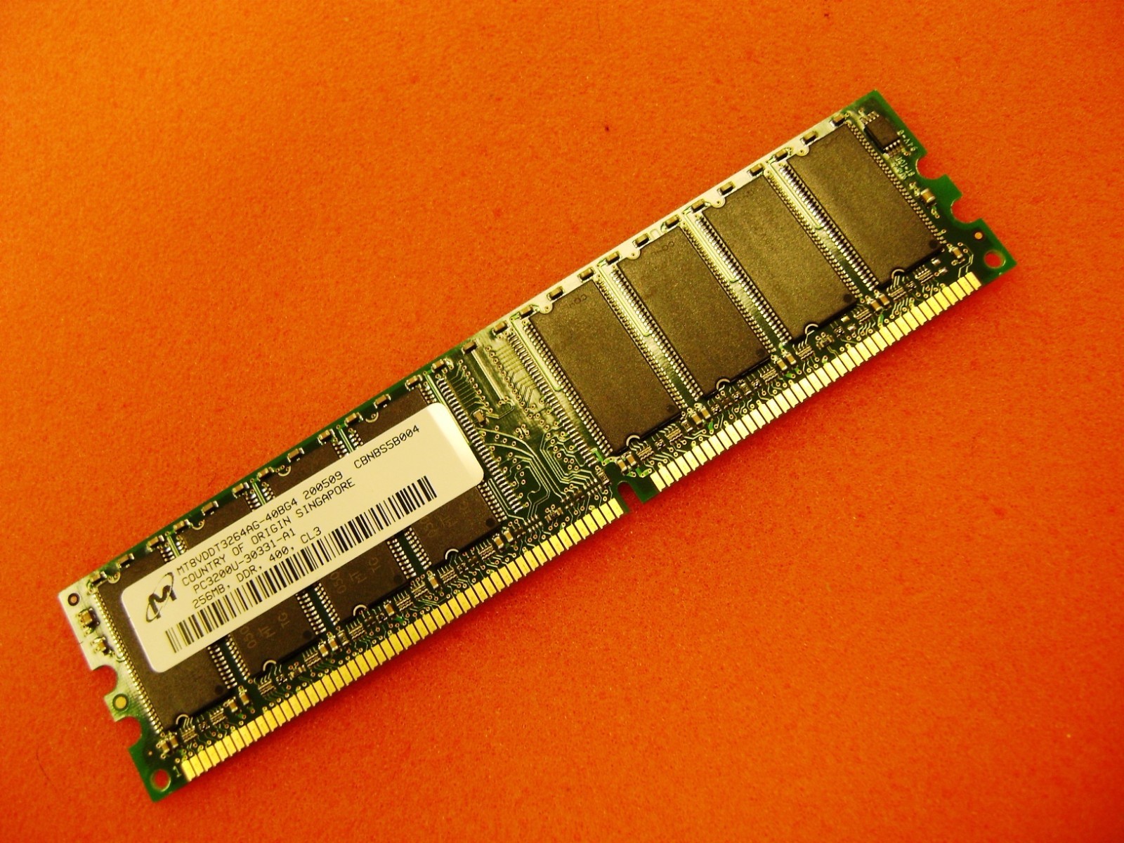 Micron Desktop Memory - 256MB - DIMM  DDR - 400 MHz / PC3200 MT8VDDT3264AG-40BC4