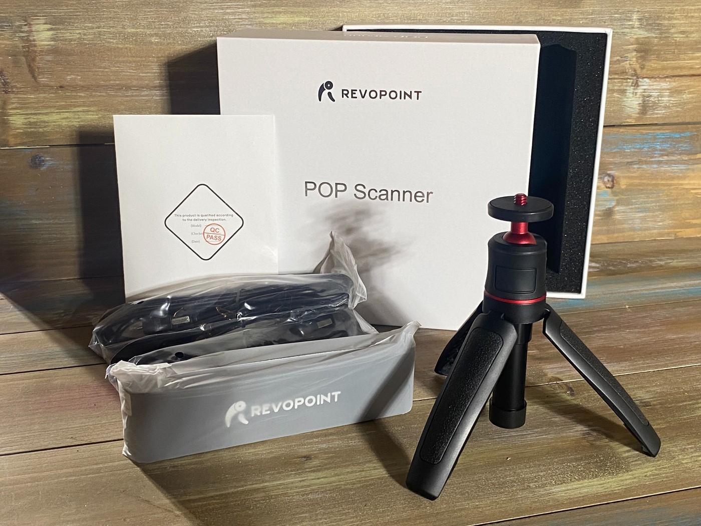 Revopoint products: POP 3D Scanner, and also Handheld Stabilizer