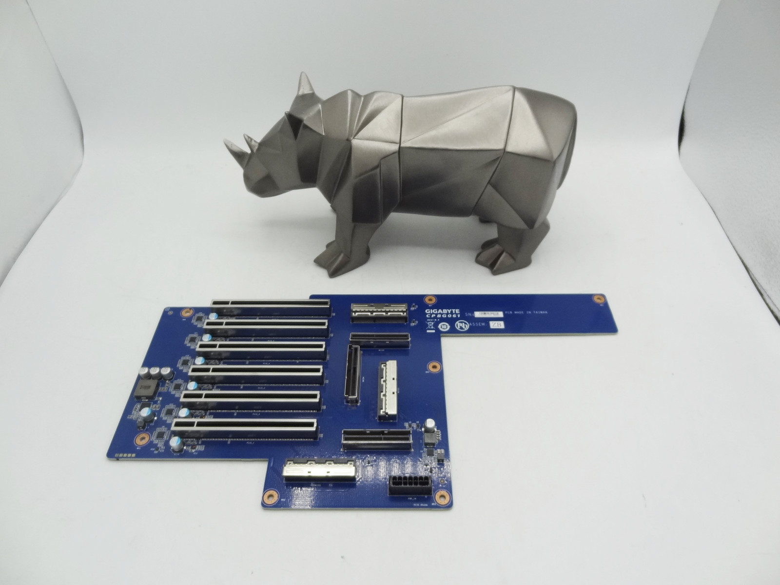 CPBG061 GIGABYTE RISER BOARD (PCIE)