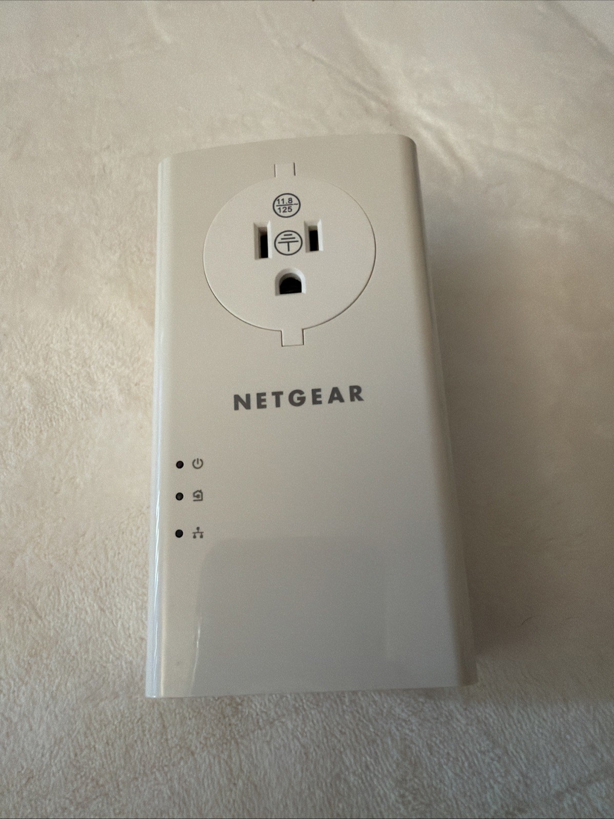 NETGEAR Powerline 2000 + Extra Outlet Adapter Model PLP 2000 