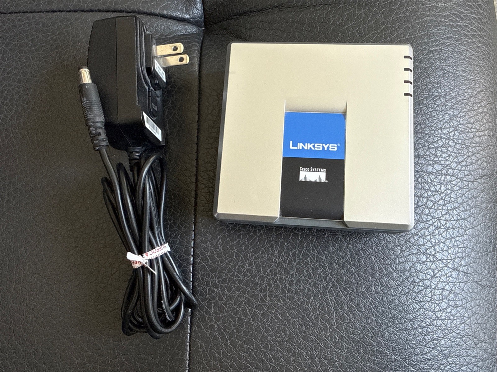 Linksys PAP2T VoIP Phone Adapter 2-Port Voice-over-IP Gateway, + Power Supply