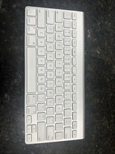 Apple Wireless Keyboard A1314 – Bluetooth – Aluminum – Clean – Works Perfectly picture