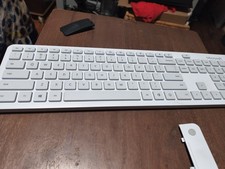 Microsoft Bluetooth Keyboard - Model: 1898 White Wireless Genuine Slim Tested picture