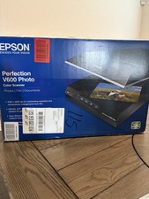 Epson Perfection V600 Flatbed Photo  Document Scanner TESTED Includes Cord picture