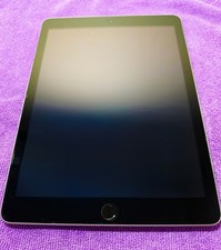 Apple iPad 5th Generation 2017 32GB WiFi Space Gray MP2F2LL/A MINT Original Box picture