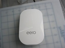 Eero Beacon Mesh WiFi Range Extender D010001 Plug In -  picture