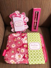 LILLY PULITZER ACCESS 3 PIECE SET-IPAD SLEEVE, NOTE PAD, PEN FLORAL PRINT -NIP picture
