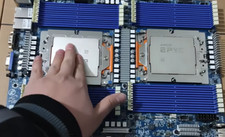 Gigabyte MZ73-LM0 Server MotherBoard Support AMD EPYC 9004 /9005 picture
