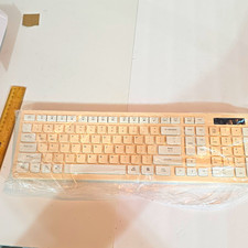 Reccazr HS8100 Wireless Standard Keyboard White Full Size QWERTY w/ Numpad picture